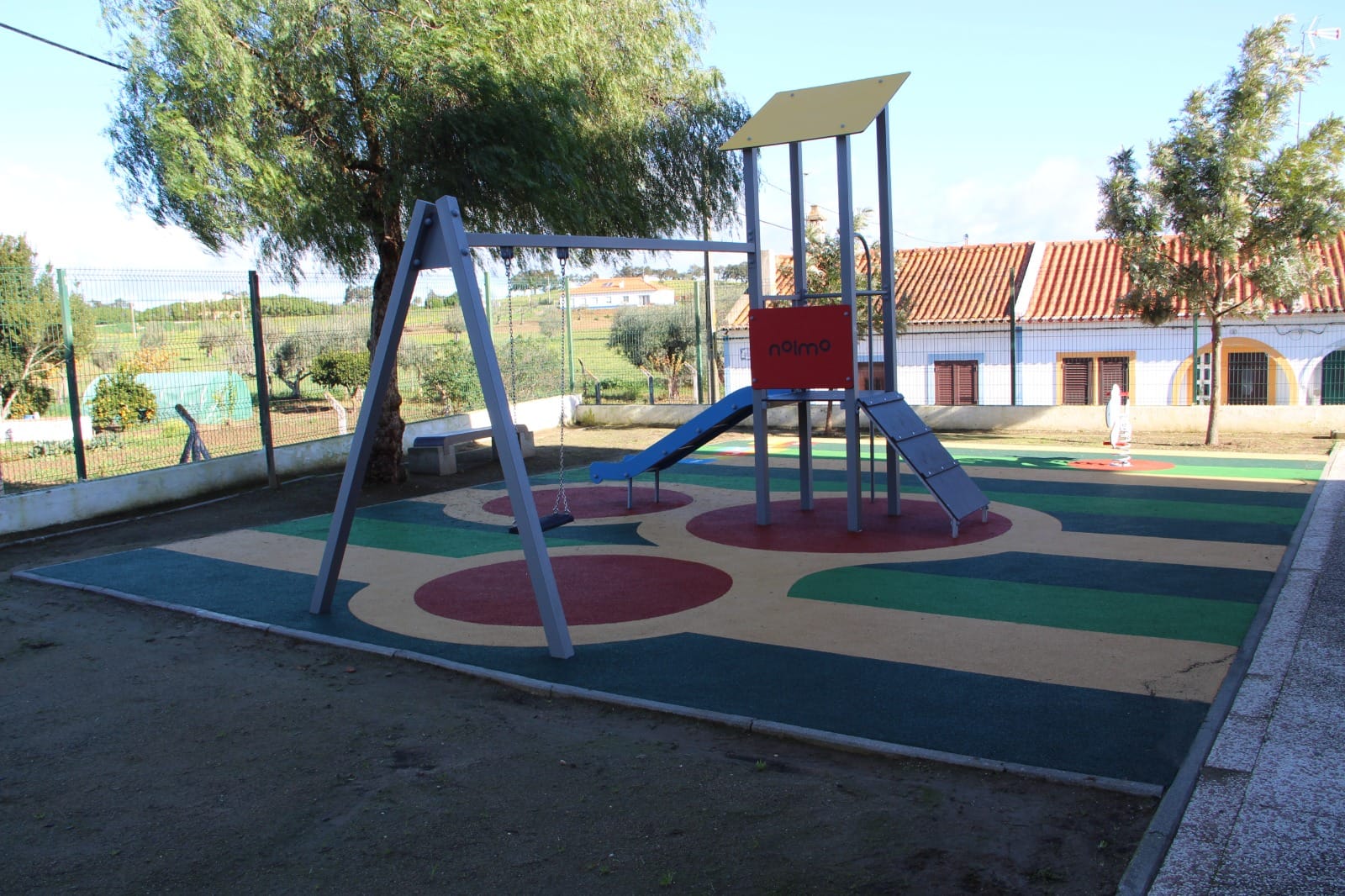 Obras de requalificação dos parques infantis da Escola EB1/JI de Nossa Senhora das Neves