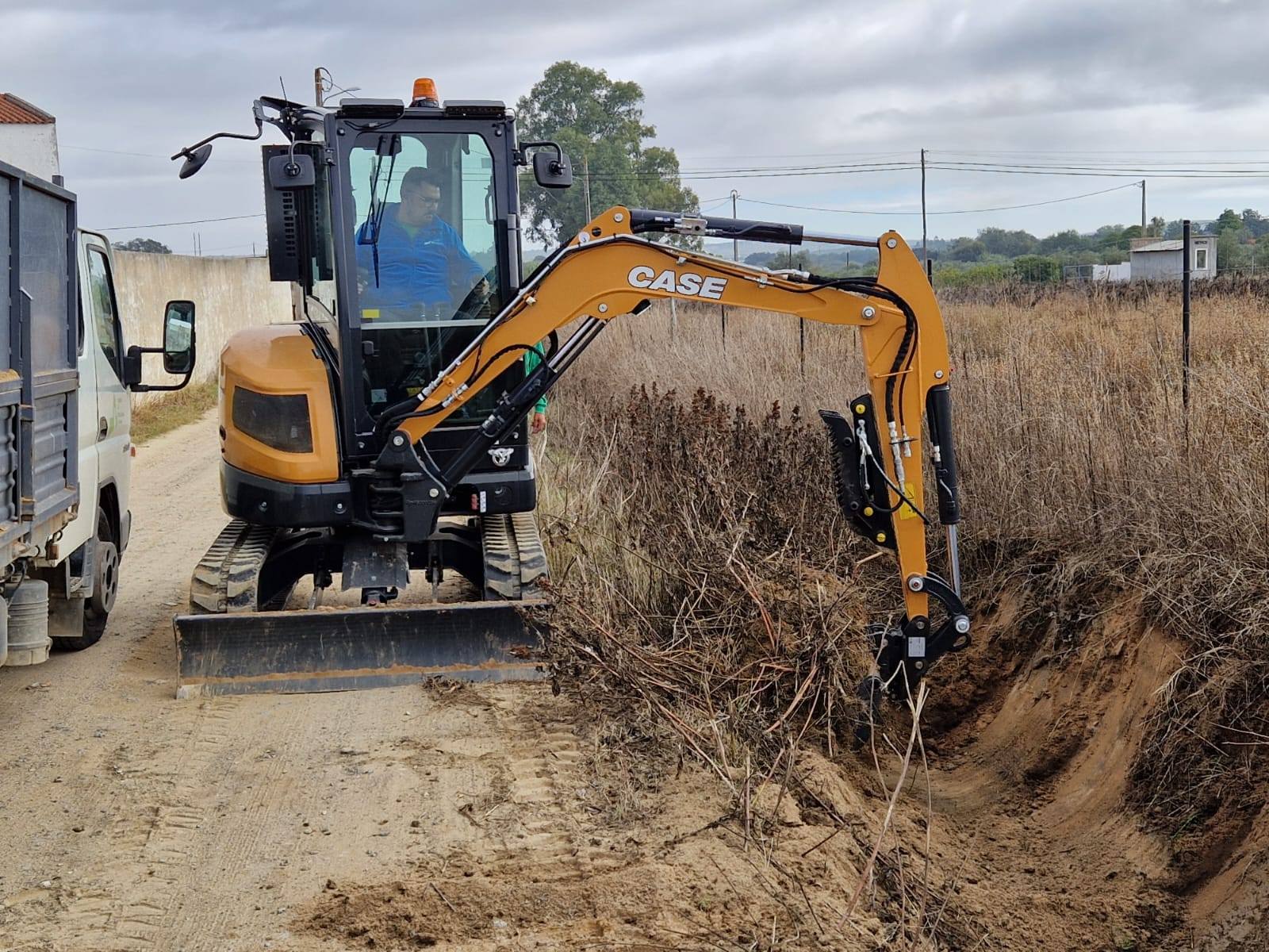 Mini-Giratória Multifunções