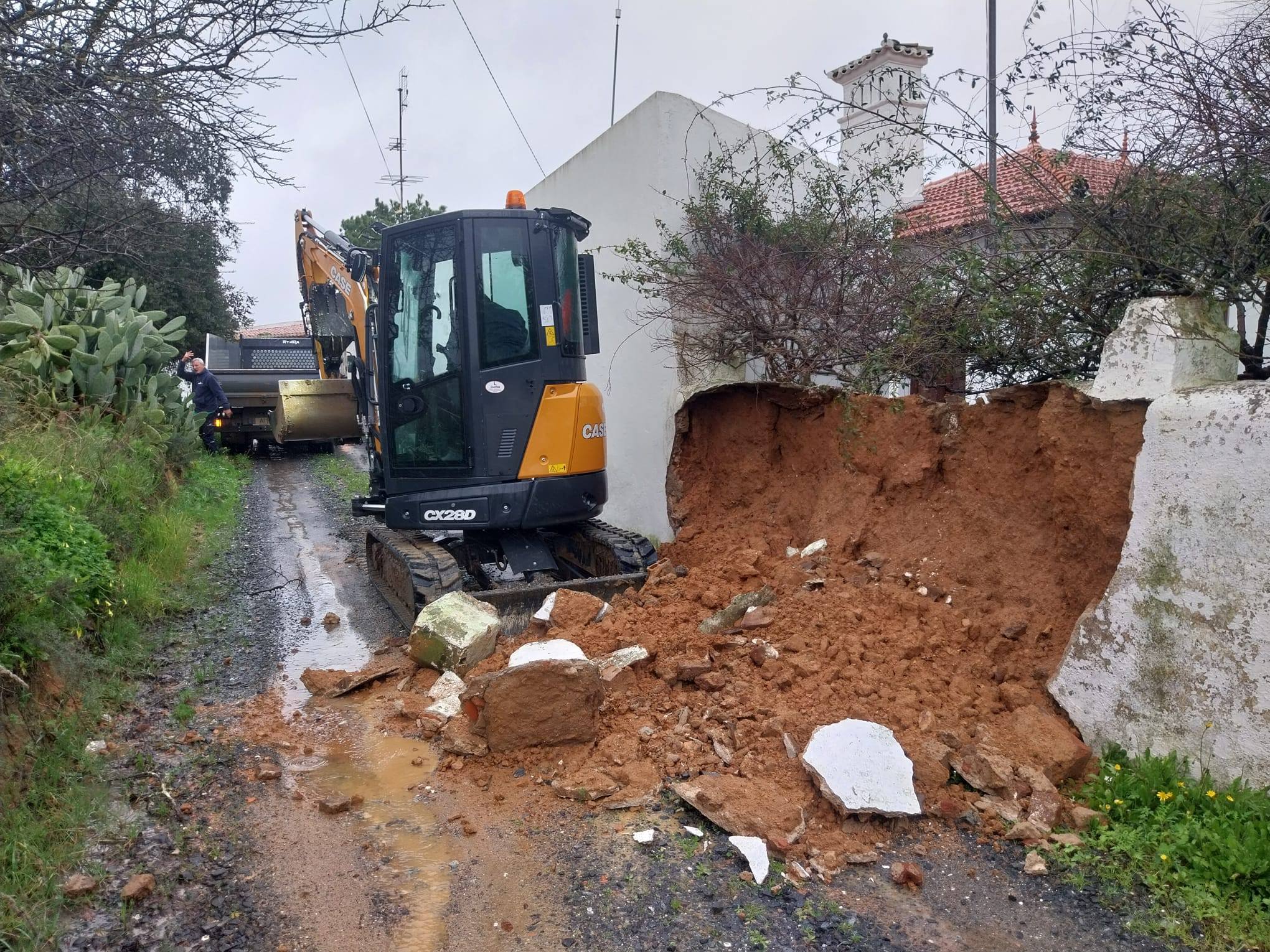 Alerta à População: Derrocadas