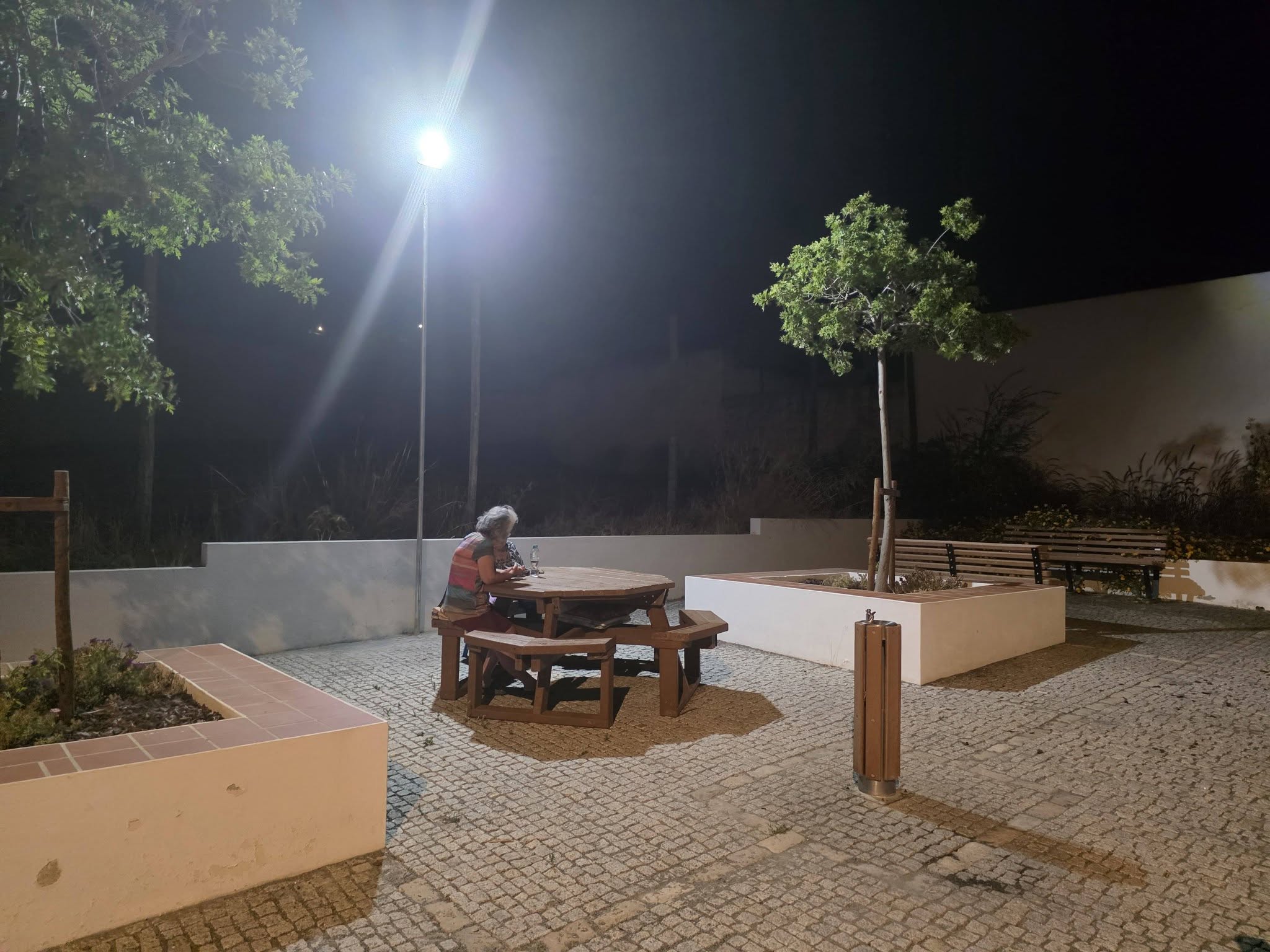 Instalação de Candeeiro em Zona de Lazer